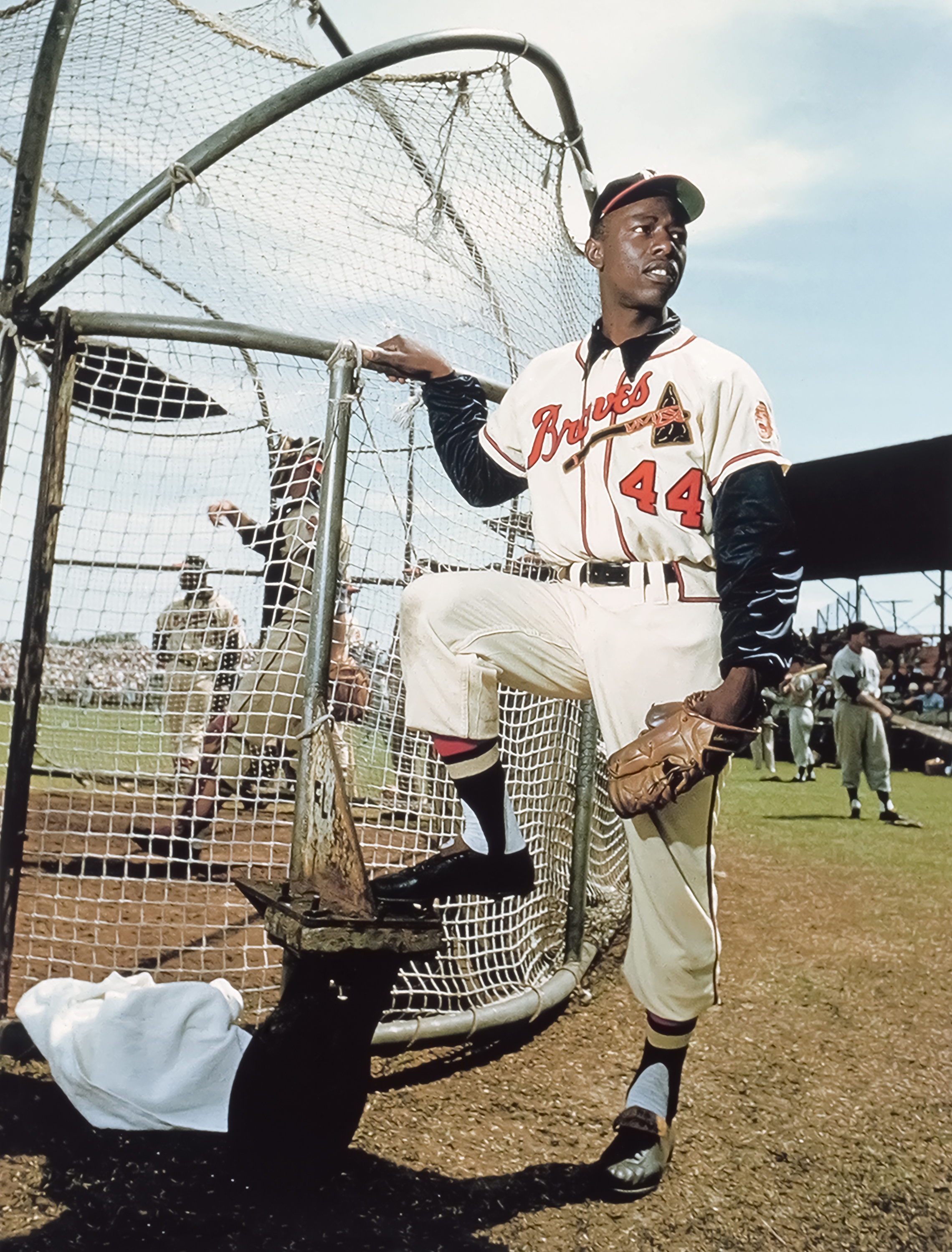 Milwaukee Braves' Hank Aaron and Joe Torre wait to bat as new pitcher  News Photo - Getty Images