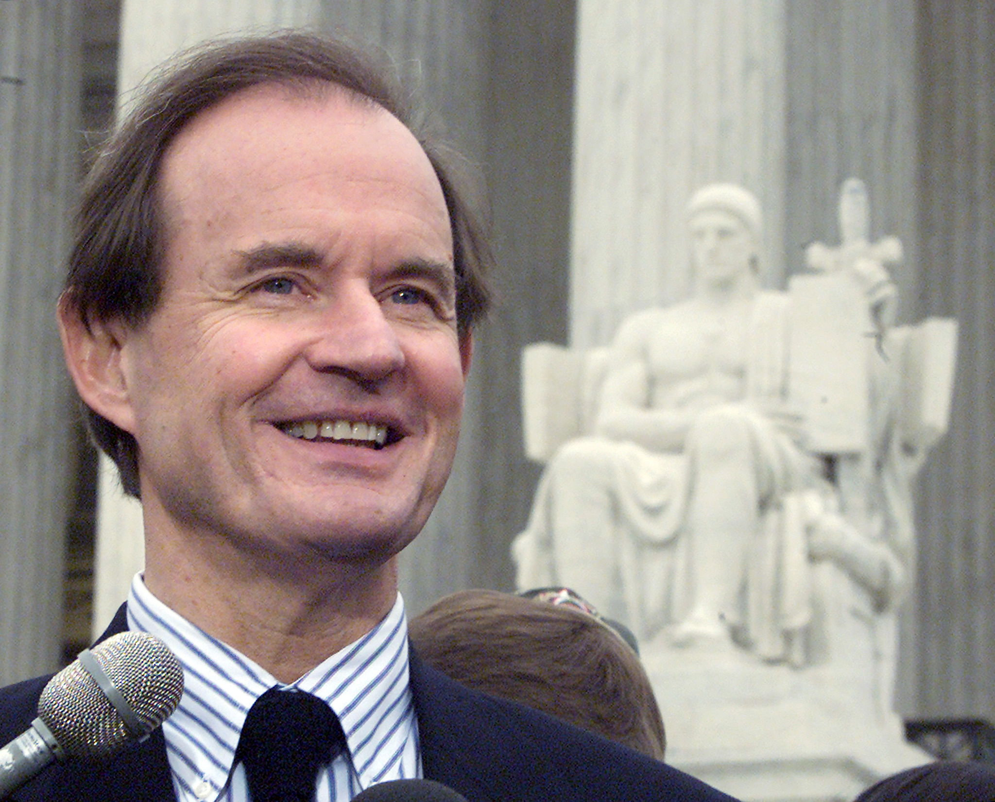 David Boies, attorney for Vice President Al Gore, speaks outside of the U.S. Supreme Court in December 11, 2000 as the Court considers the case of Bush v. Gore. The Court's judgment in this case effectively decided the outcome of the 2000 presidential election. (© Reuters/CORBIS)