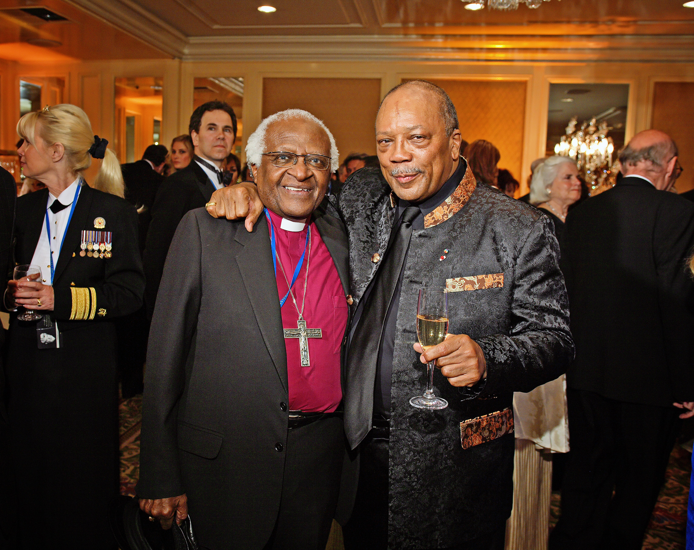 Archbishop Desmond M. Tutu and music impresario Quincy Jones before the 2006 Banquet of the Golden Plate.