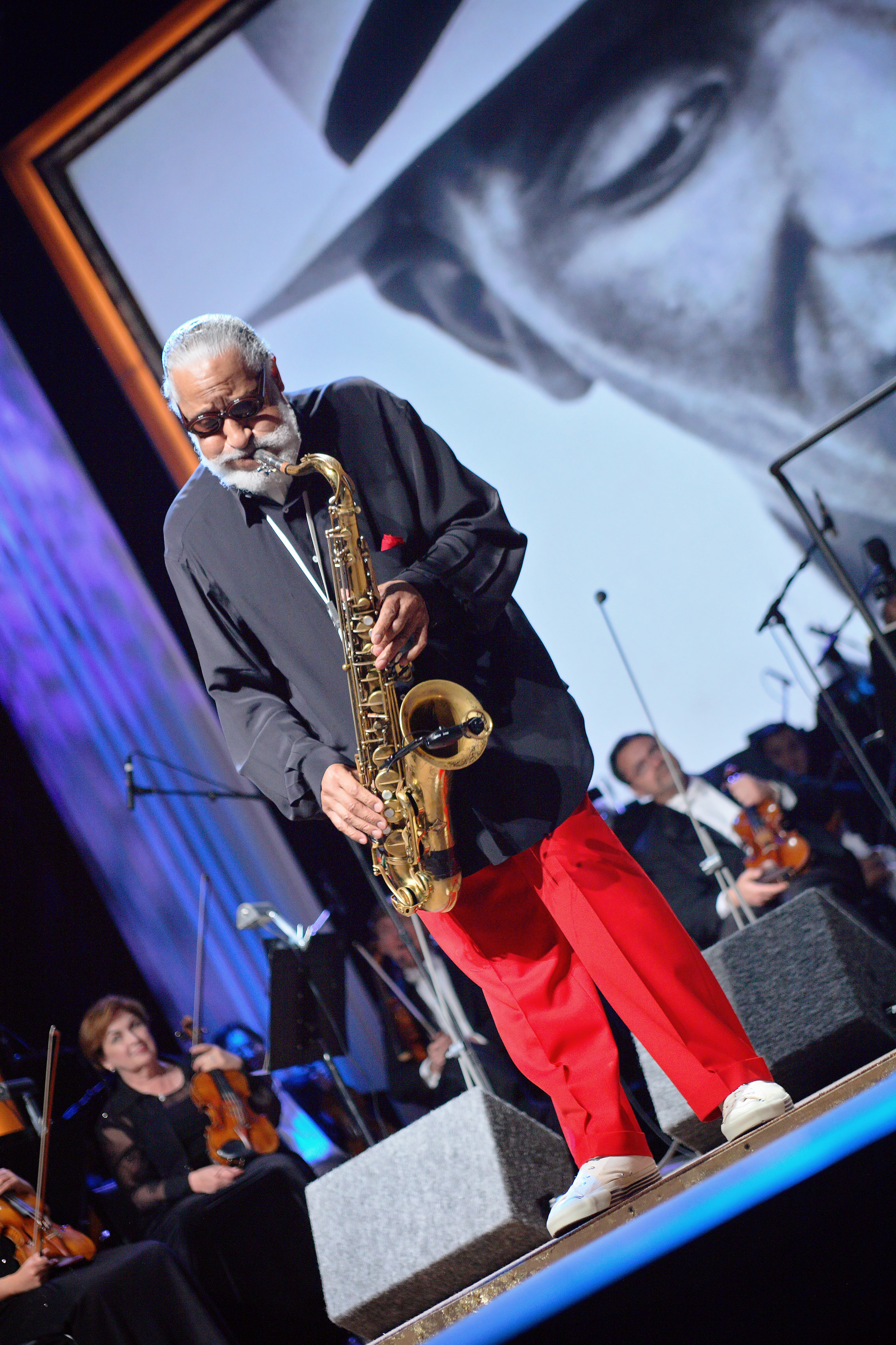 Saxophone colossus and 2006 Academy guest of honor Sonny Rollins performs at the 20th Century Fox Studio.