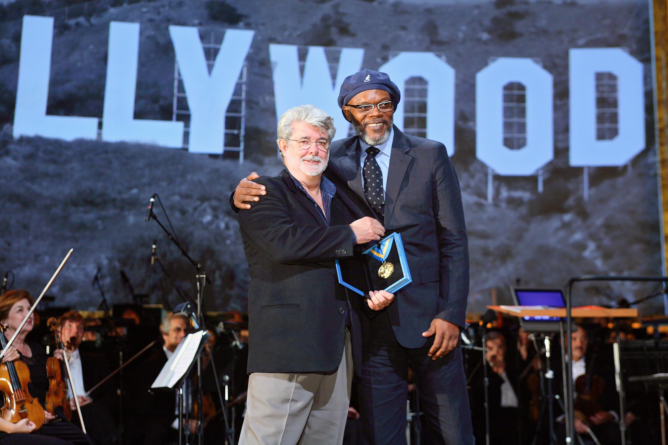 "Star Wars" creator George Lucas inducts Samuel L. Jackson, the world's top-grossing film star, into the Academy.