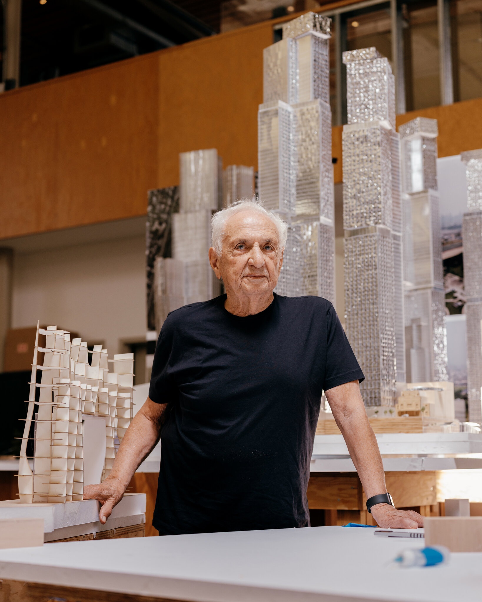 Paul Goldberger on X: Glowing Gehry fish lamps provide the light in the  restaurant at new Fondation Louis Vuitton in Paris   / X