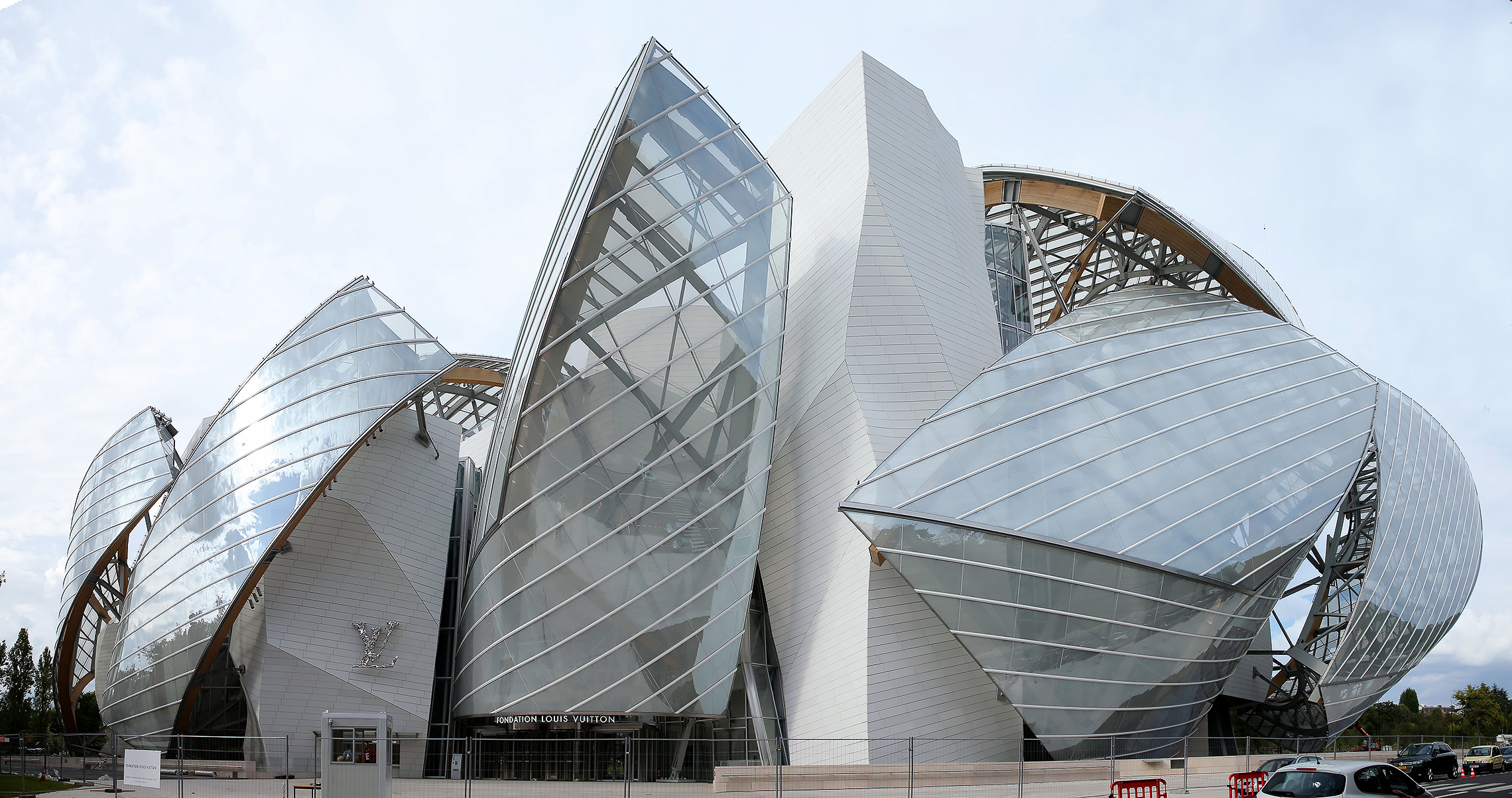 Fondation Louis Vuitton by Frank O. Gehry