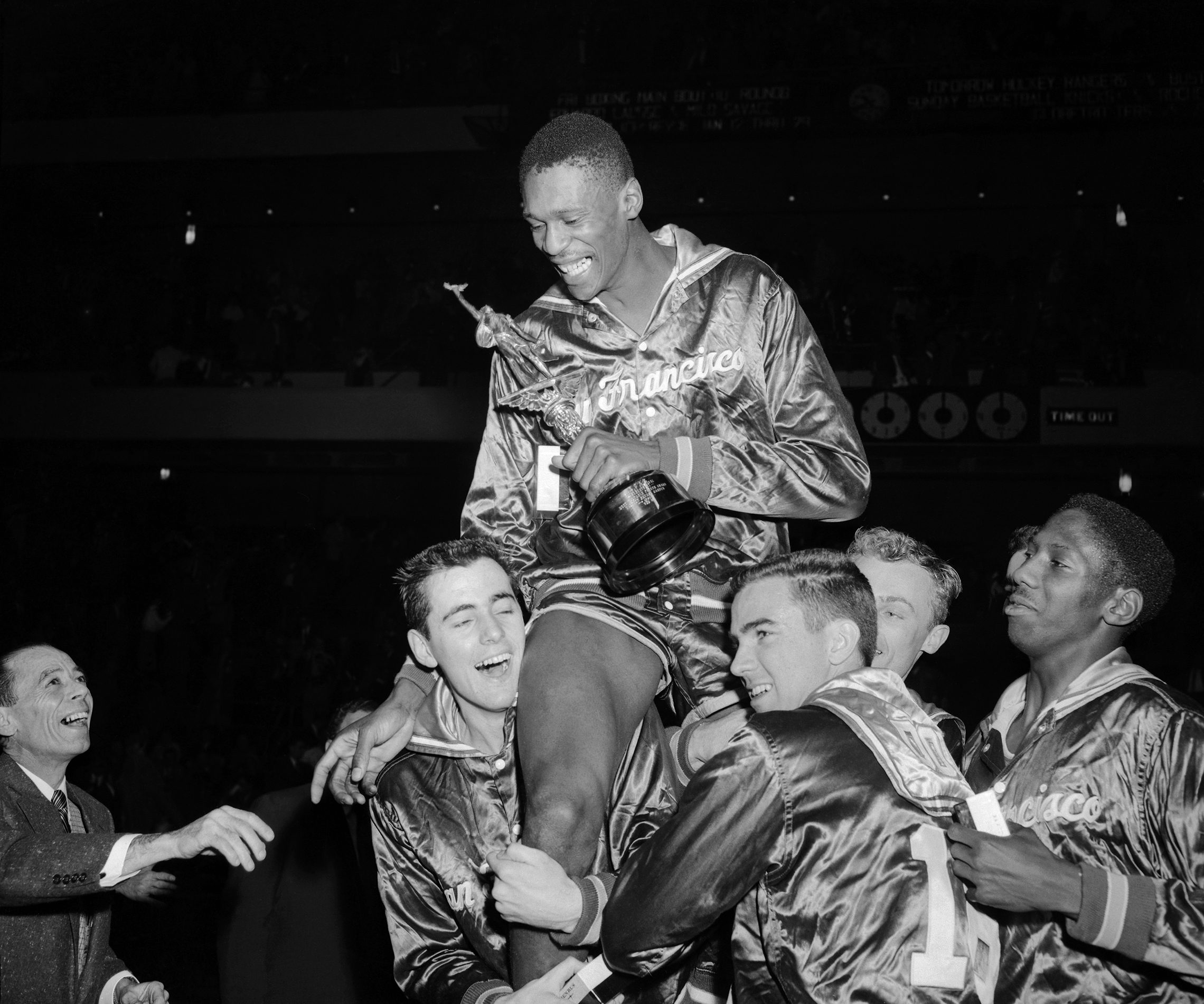 Warriors honoring local legend Bill Russell ahead of clash with Celtics