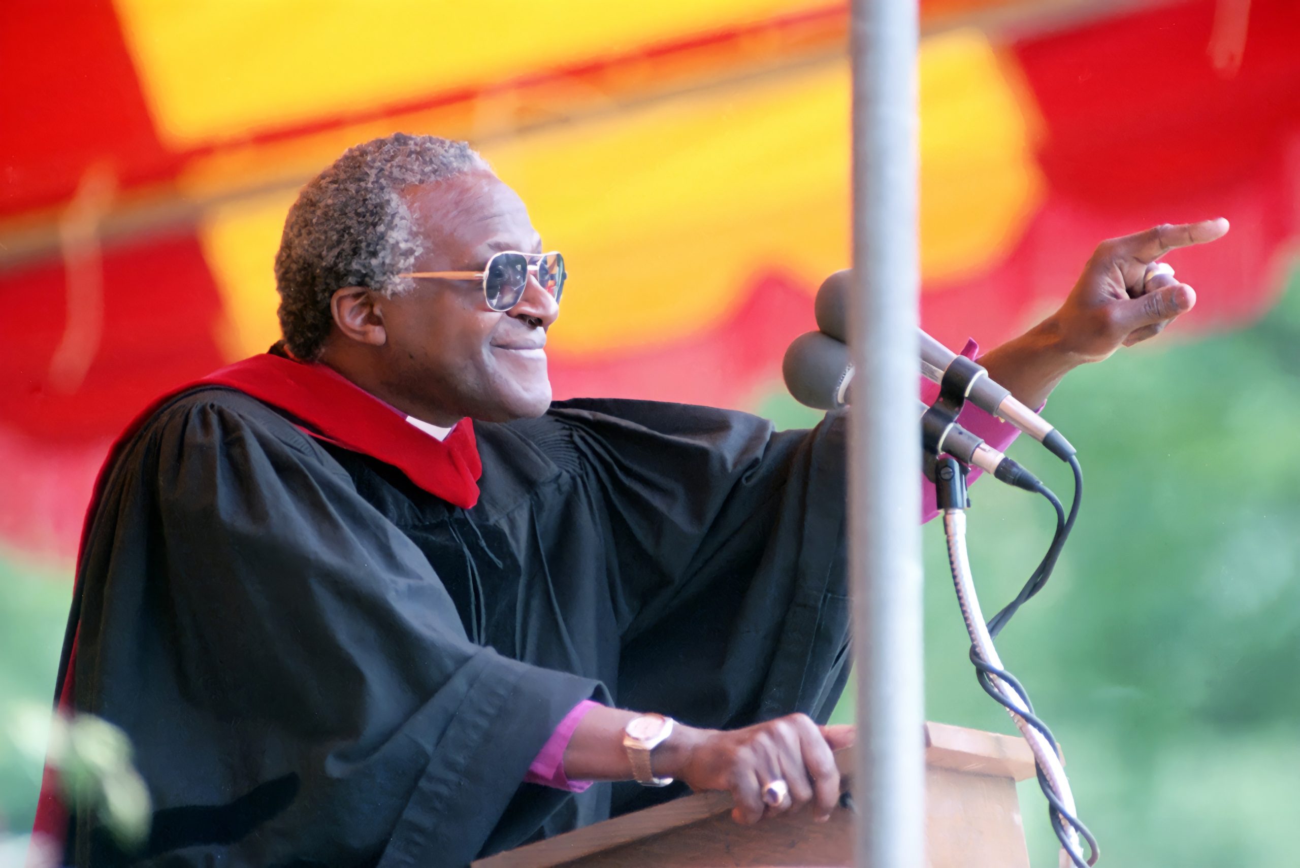 desmond tutu short biography