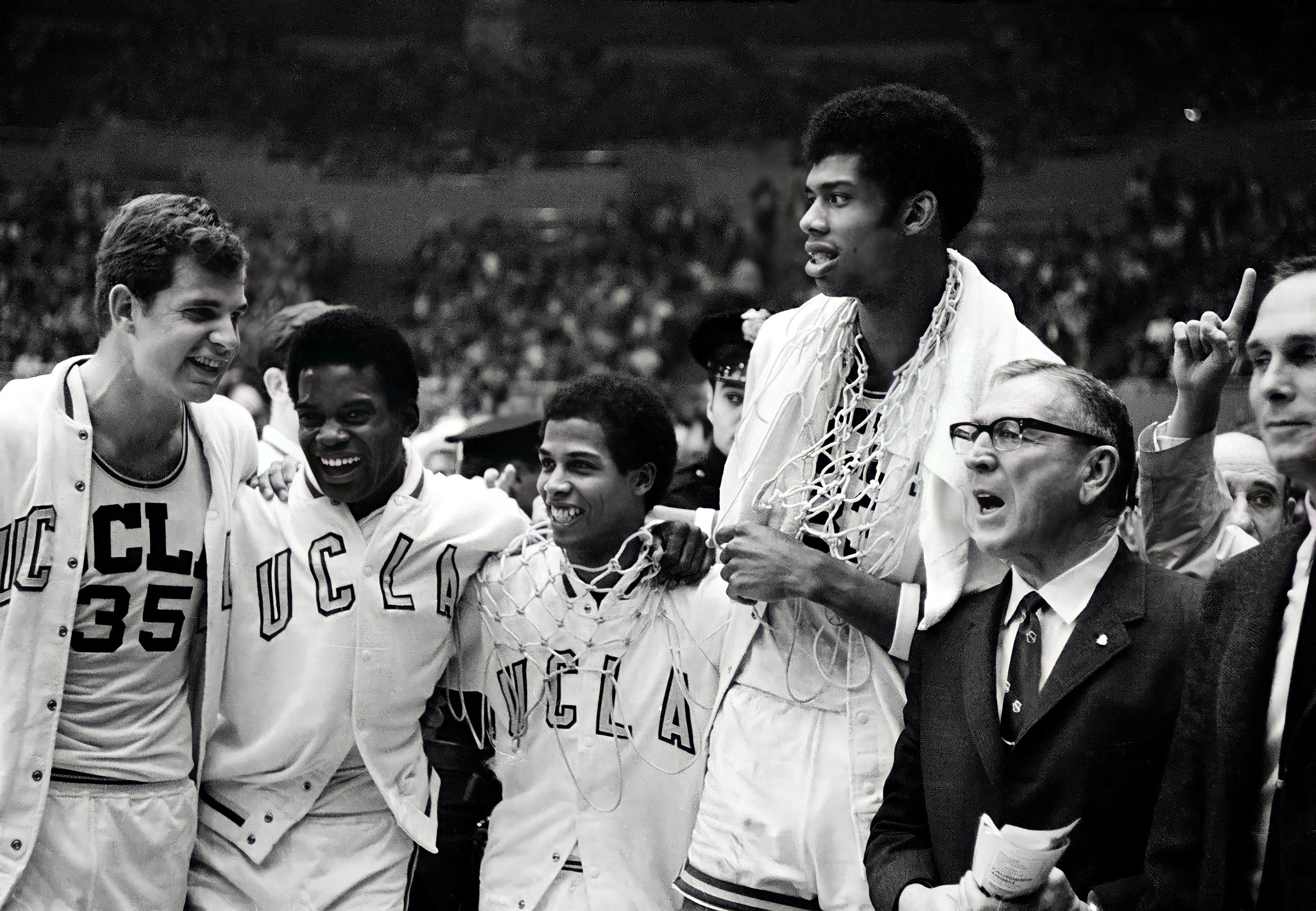 Lot Detail - 1979-80 Kareem Abdul-Jabbar Los Angeles Lakers Game
