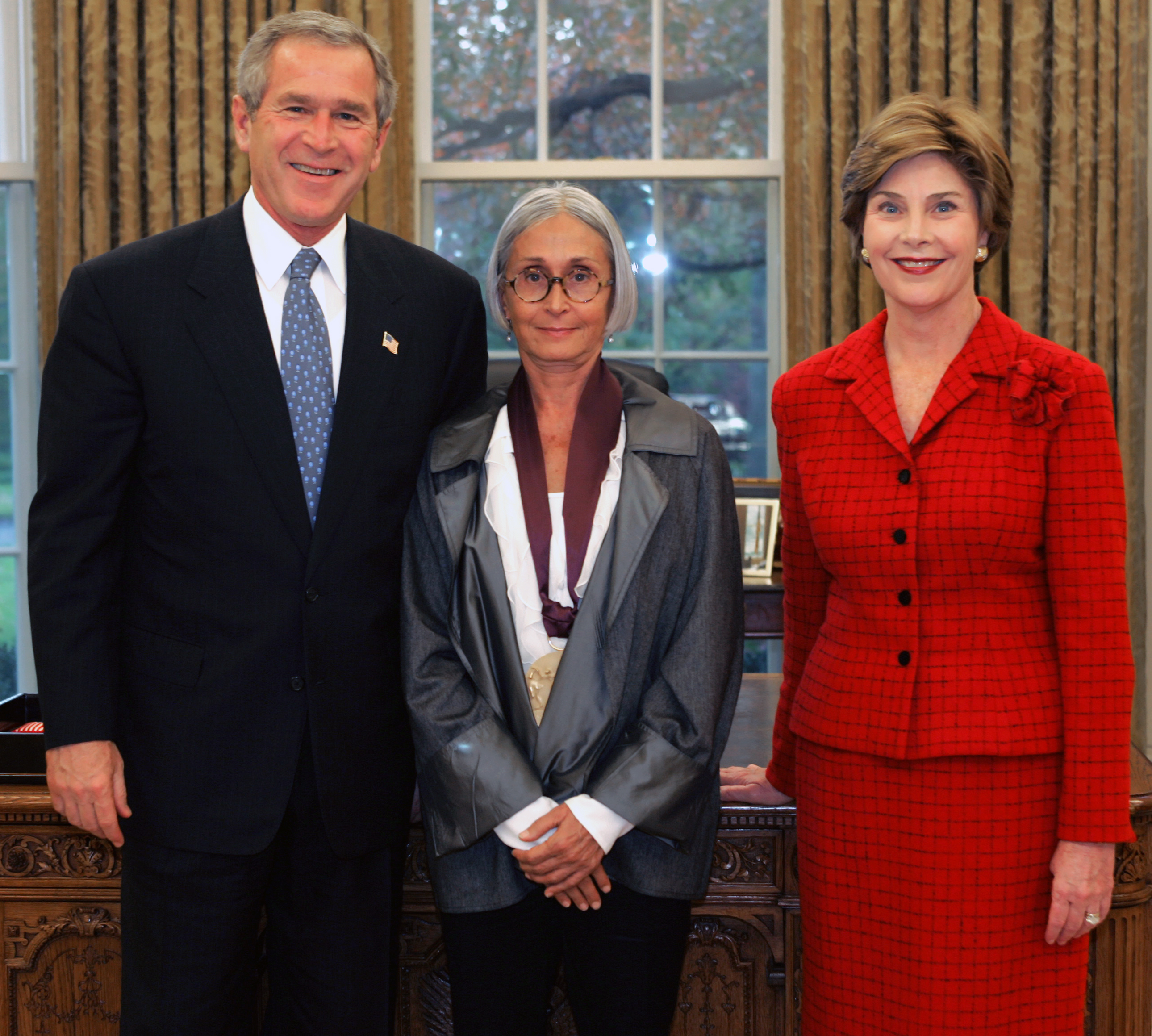 2004: President George W. Bush and Laura Bush present the National Medal of Arts award to Twyla Tharp. (Susan Sterner)